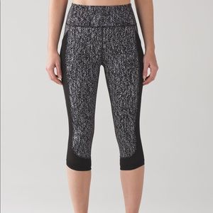 Lululemon fit physique crops